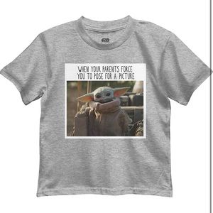 New 🏵 STAR WARS Mandalorian The Child Picture Pose Baby Yoda Boys Juvy T-Shirt